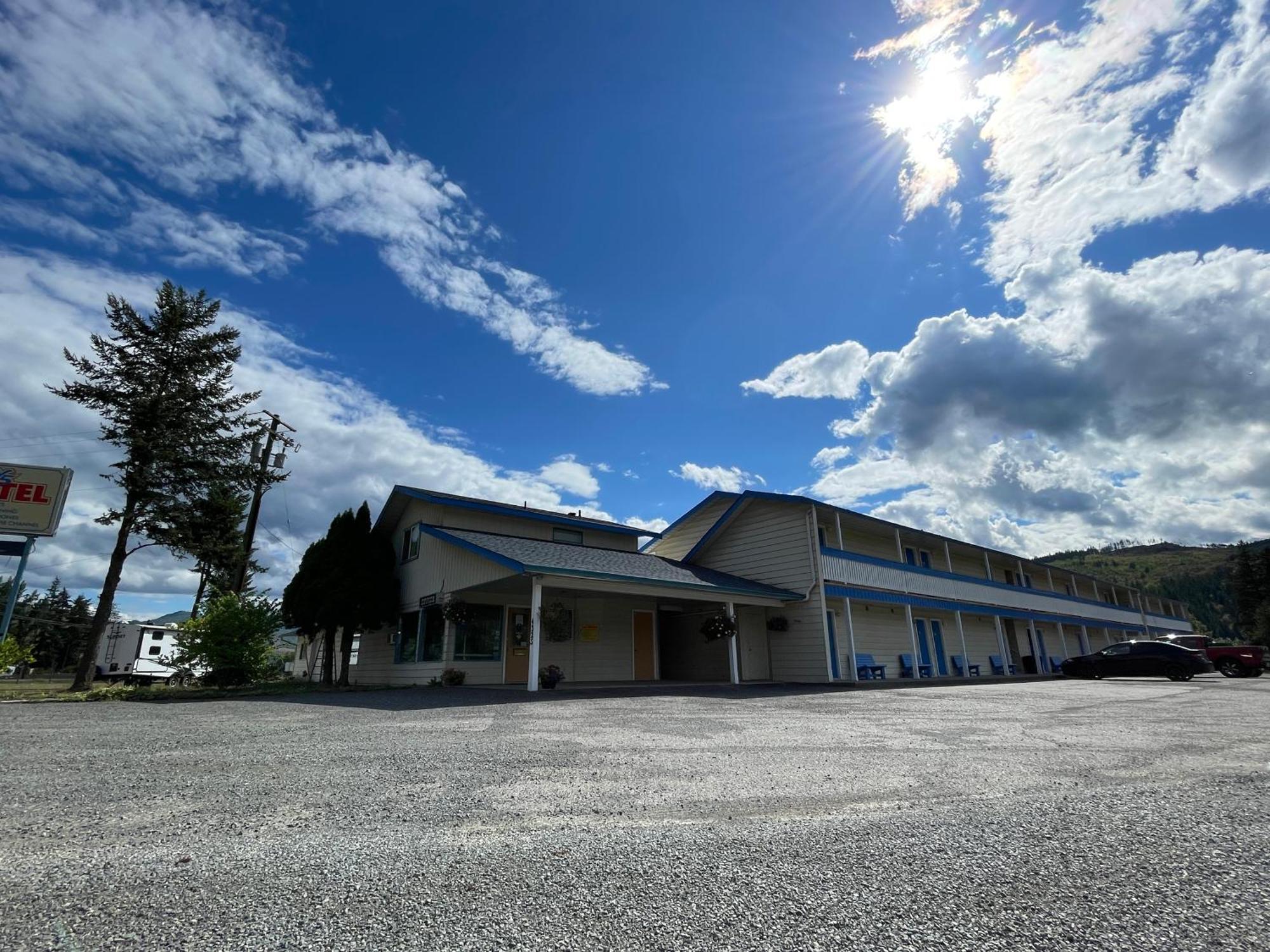 Y-5 Motel Barriere Bagian luar foto